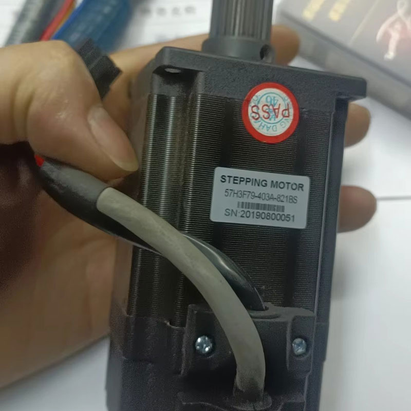 DAHAO Motor 57H3F79-403A-821BS Cyd-fynd Cyd-fynd A15 X Siâp Peiriant Embroidery Tsieina EDH03-57H3F79-403A-821BS